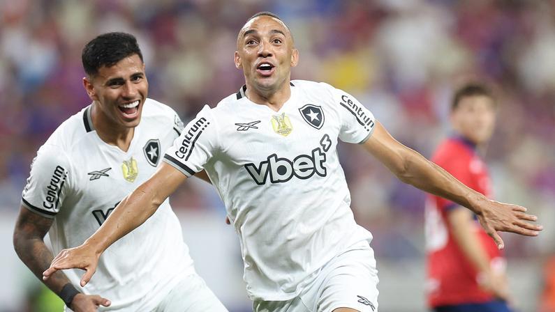 Jogadores de defesa marcam um terço dos gols do Botafogo no Brasileirão