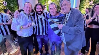 Em áudio vazado, Montenegro acusa John Textor de ‘querer levar 4 jogadores do Botafogo’ para o Derby County: ‘Tem mania de agradar o dono’ Em áudio vazado, Montenegro acusa John Textor de ‘querer levar 4 jogadores do Botafogo’ para o Derby County: ‘Tem mania de agradar o dono’