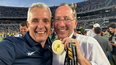 John Textor agradece a conselheiros de oposição do Botafogo por carta pública de apoio: ‘Obrigado brothers’ John Textor agradece a conselheiros de oposição do Botafogo por carta pública de apoio: ‘Obrigado brothers’