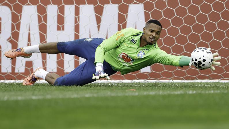 Ex-Botafogo, John é convocado pela Seleção Brasileira para amistosos na Europa