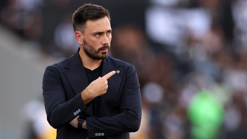 Davide Ancelotti, do Botafogo, comenta falas de Leão e Oswaldo de Oliveira sobre treinadores estrangeiros: ‘Discussão antiga’