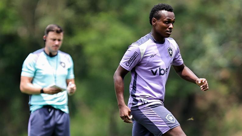 Davide Ancelotti atualiza situações de Matheus Martins e Nathan Fernandes no Botafogo