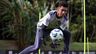 Goleiro do Botafogo, Cristhian Loor é convocado para amistosos do Equador nos Estados Unidos Goleiro do Botafogo, Cristhian Loor é convocado para amistosos do Equador nos Estados Unidos