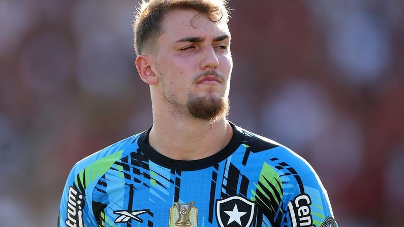 Léo Linck chega a três jogos seguidos sem sofrer gol e celebra empate do Botafogo com Vitória: ‘Ponto importante para atingir objetivo’