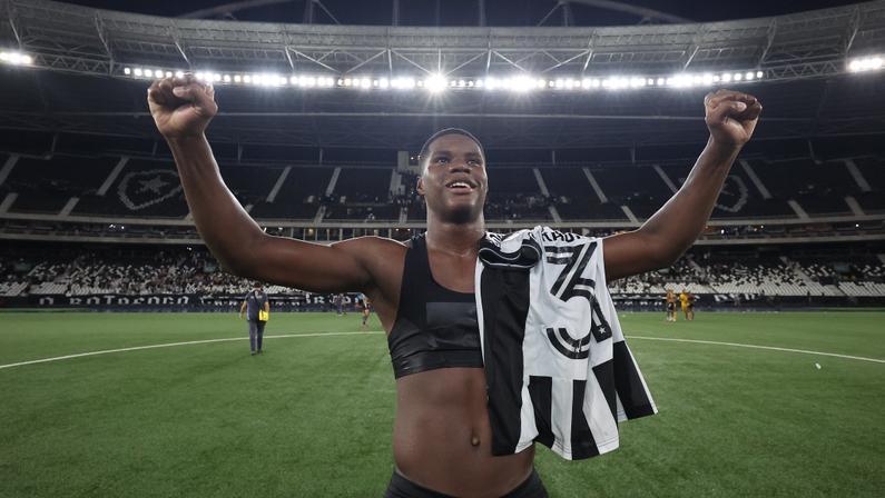 Pai de Kadir revela que filho quase foi para o Grêmio antes de fechar com Botafogo; atacante receberá aumento