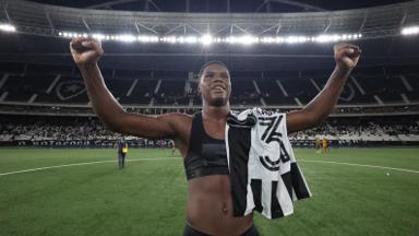 Pai de Kadir revela que filho quase foi para o Grêmio antes de fechar com Botafogo; atacante receberá aumento Pai de Kadir revela que filho quase foi para o Grêmio antes de fechar com Botafogo; atacante receberá aumento