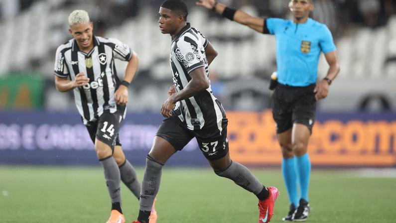 Quarteto do profissional do Botafogo inscrito na Copinha não deve constar em lista final