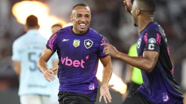 Marçal ‘espera e-mail’ para renovar e planeja jogar por mais dois anos: ‘Tenho uma conexão muito forte com o Botafogo’ Marçal ‘espera e-mail’ para renovar e planeja jogar por mais dois anos: ‘Tenho uma conexão muito forte com o Botafogo’