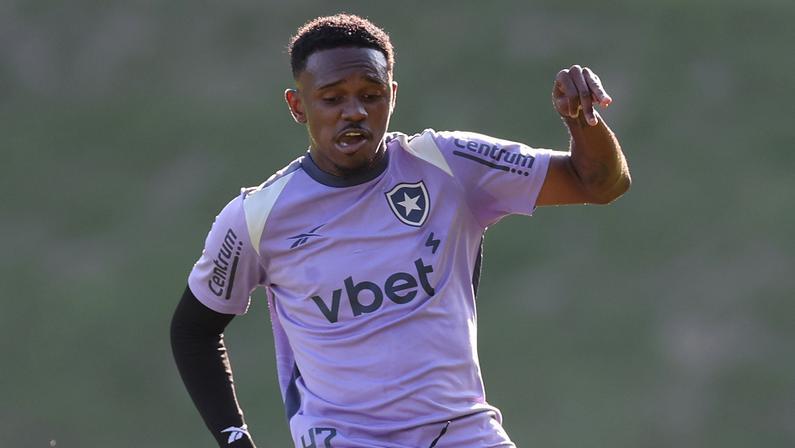 Perto da Série A, Athletico-PR tem interesse em Jeffinho, atacante do Botafogo