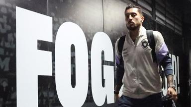 Alex Telles exalta Davide Ancelotti após vitória do Botafogo no clássico: ‘Cara sensacional e muito ambicioso’ Alex Telles exalta Davide Ancelotti após vitória do Botafogo no clássico: ‘Cara sensacional e muito ambicioso’