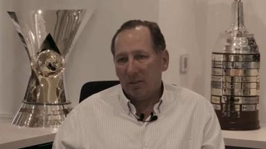 John Textor convoca membros da Eagle para acabar com ação do Botafogo associativo John Textor convoca membros da Eagle para acabar com ação do Botafogo associativo