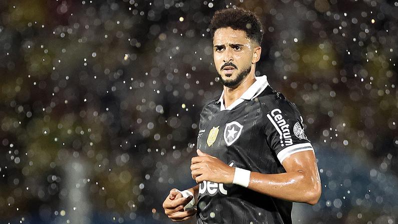 Centroavante do Botafogo, Chris Ramos revela que pode jogar a Copa do Mundo pela seleção dos Estados Unidos