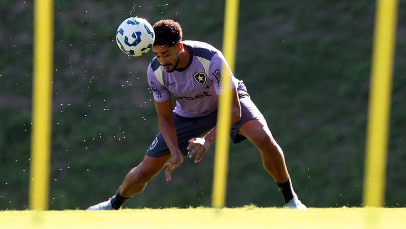 Desfalque contra o Grêmio, Chris Ramos deve reforçar o Botafogo diante do Corinthians