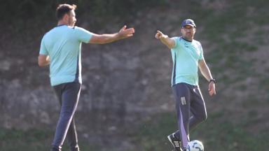 Comissão de Davide Ancelotti tem ‘passado por cima’ de informações do Núcleo de Saúde e Performance sobre atletas do Botafogo, diz canal Comissão de Davide Ancelotti tem ‘passado por cima’ de informações do Núcleo de Saúde e Performance sobre atletas do Botafogo, diz canal
