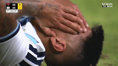 Ex-Botafogo, Thiago Almada sofre corte feio e sai sangrando em amistoso da Argentina Ex-Botafogo, Thiago Almada sofre corte feio e sai sangrando em amistoso da Argentina