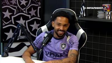 Vitinho revela ligações de Kompany, técnico do Bayern de Munique, após Botafogo vencer PSG e de ida para a Seleção: ‘Sabia que você tinha potencial’ Vitinho revela ligações de Kompany, técnico do Bayern de Munique, após Botafogo vencer PSG e de ida para a Seleção: ‘Sabia que você tinha potencial’