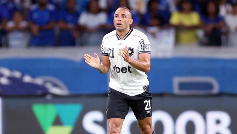 Marçal valoriza empate do Botafogo com o Cruzeiro: ‘Vale a garra do grupo e a entrega. Pontinho válido’