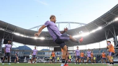 Recuperado de lesão na coxa, Matheus Martins participa de último treino do Botafogo no ano Recuperado de lesão na coxa, Matheus Martins participa de último treino do Botafogo no ano