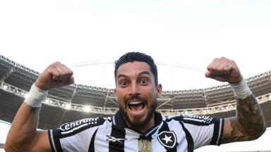 Alex Telles pede unidade para Botafogo em 2026 após vitória sobre Fortaleza Alex Telles pede unidade para Botafogo em 2026 após vitória sobre Fortaleza