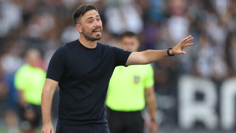 Davide atribui excesso de gols sofridos a desfalques e diz o que quer do Botafogo: ‘Temos que ser um time ofensivo, que ataca’