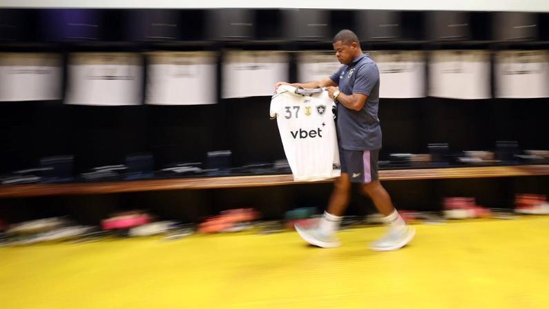 Botafogo escalado com Raul e outras cinco mudanças para enfrentar o Cruzeiro; Raposa vai com time titular