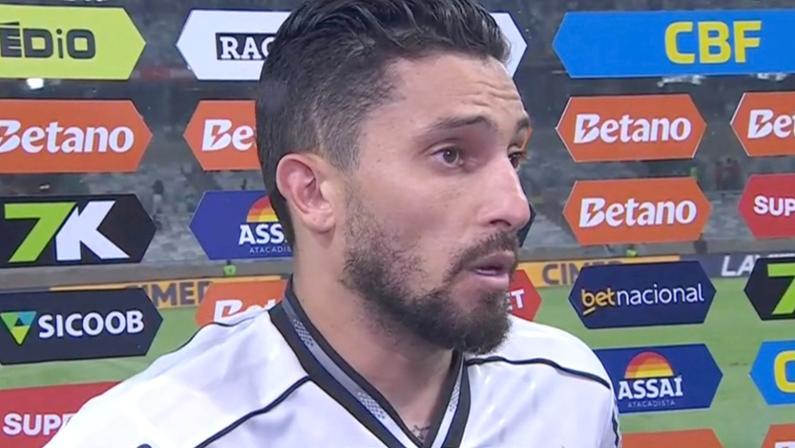 Alex Telles exalta reação do Botafogo, mas pondera sobre início ruim no Mineirão: ‘Não pode deixar tomar um gol para começar a jogar’