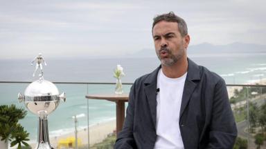 Documentário mostra bastidores de Artur Jorge no Botafogo: ‘É onde todo calor humano me faz sentir, de fato, especial’; John Textor elogia Documentário mostra bastidores de Artur Jorge no Botafogo: ‘É onde todo calor humano me faz sentir, de fato, especial’; John Textor elogia