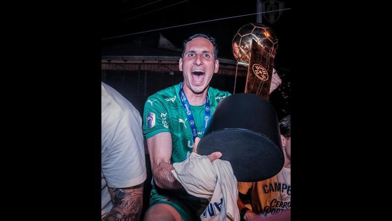 De novo no 30/11: ex-Botafogo, Gatito Fernández é campeão com o Cerro Porteño no Paraguai