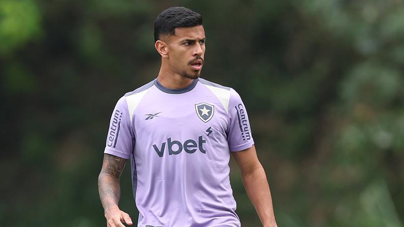Zagueiro do Botafogo, David Ricardo entra na mira de clube da Itália, diz jornalista