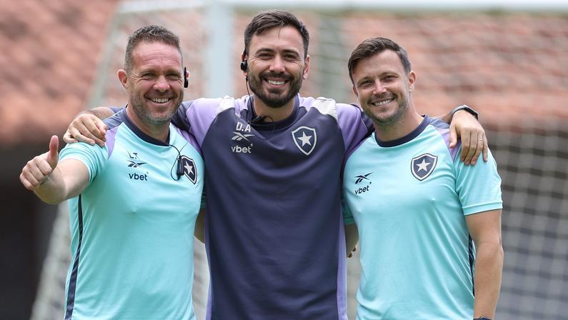 Loffredo defende permanência de Davide Ancelotti no Botafogo para 2026