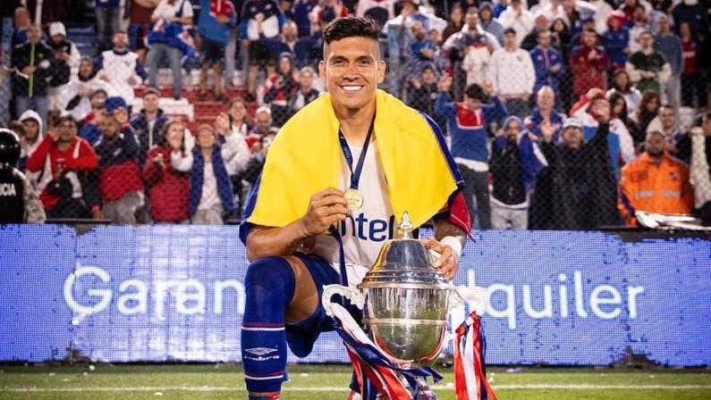 Botafogo e Atlético-MG buscam contratação de Julián Millán, zagueiro do Nacional-URU