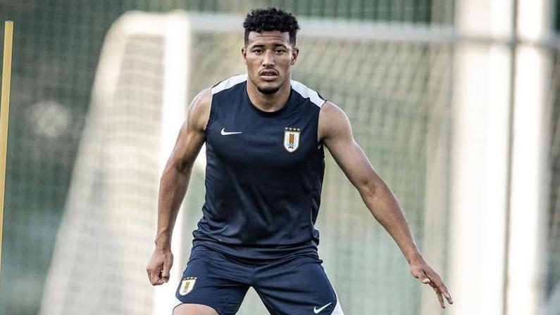 Presidente do Liverpool-URU cita Botafogo como potencial interessado em Kevin Amaro, lateral da seleção do Uruguai