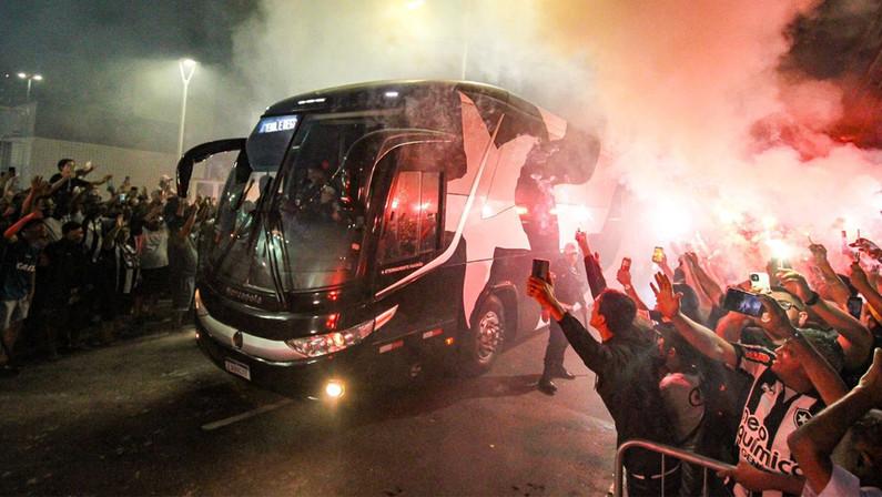 Botafogo alerta torcida sobre regras da Conmebol e riscos da Rua de Fogo