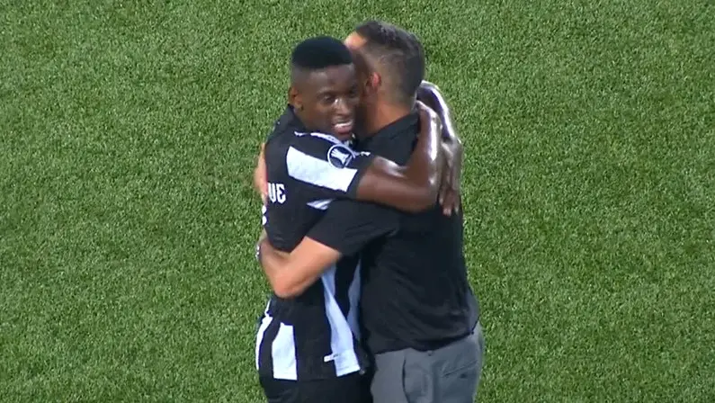 Luiz Henrique torce por retorno de Artur Jorge: ‘Tem que voltar. O Botafogo sente saudade dele. É um cara muito família’