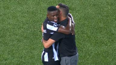 Luiz Henrique torce por retorno de Artur Jorge: ‘Tem que voltar. O Botafogo sente saudade dele. É um cara muito família’ Luiz Henrique torce por retorno de Artur Jorge: ‘Tem que voltar. O Botafogo sente saudade dele. É um cara muito família’