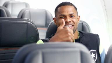 Fechado: Júnior Santos é esperado quarta-feira no Rio para assinar com o Botafogo Fechado: Júnior Santos é esperado quarta-feira no Rio para assinar com o Botafogo