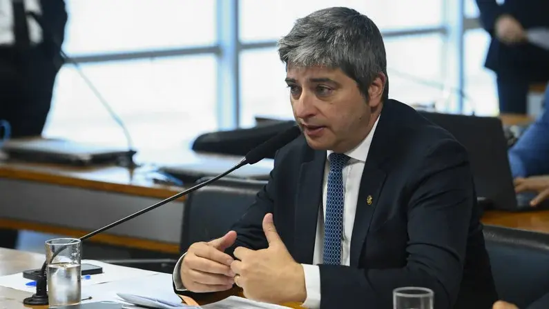 Senador denuncia pressão de clubes associativos para aumentar impostos de SAFs