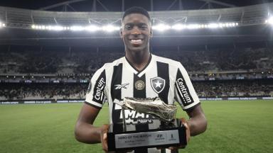 Luiz Henrique revela leveza em Botafogo 5 x 0 Peñarol: ‘Parecia que estava jogando pelada com meus amigos de infância’ Luiz Henrique revela leveza em Botafogo 5 x 0 Peñarol: ‘Parecia que estava jogando pelada com meus amigos de infância’