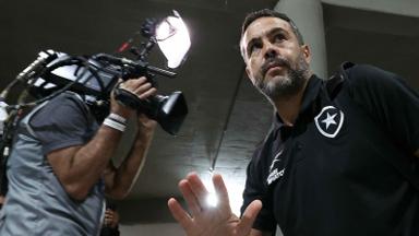 Botafogo está quitando dívida com Artur Jorge, mas chance de retorno agora é ‘zero’, diz jornalista Botafogo está quitando dívida com Artur Jorge, mas chance de retorno agora é ‘zero’, diz jornalista