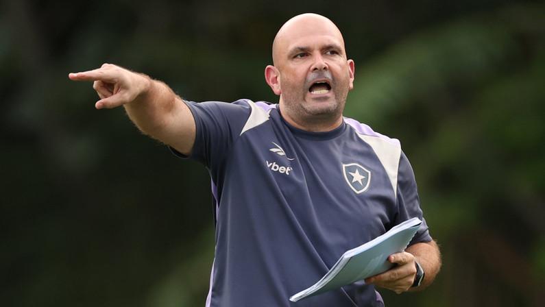 Leiria reencontra Botafogo e discute dificuldades na base