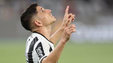 Anselmi conta com Savarino no Botafogo: 'Sei a classe do jogador que é. Queremos que continue sendo nosso 10' Anselmi conta com Savarino no Botafogo: 'Sei a classe do jogador que é. Queremos que continue sendo nosso 10'
