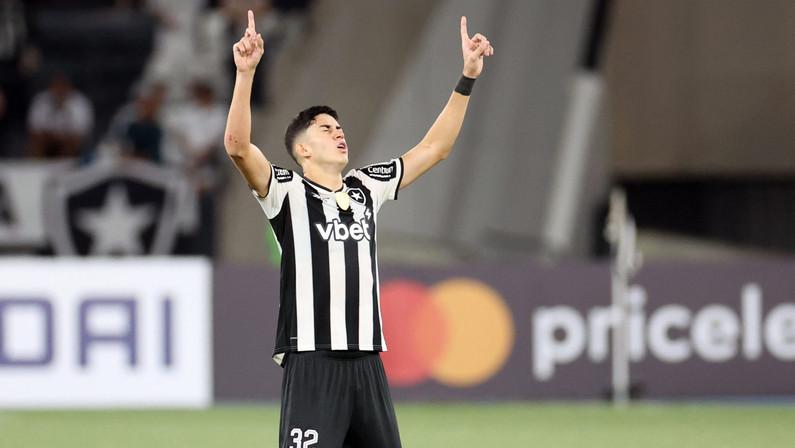 Botafogo deve tentar empréstimo de Jair, do Nottingham Forest, alvo do Flamengo