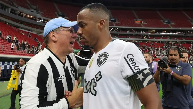 Rádio: John Textor ficou ‘surpreso’ com notícia de acerto com Palmeiras e pretende conversar com Marlon Freitas