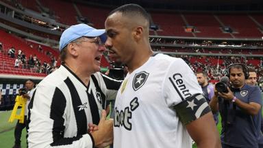 Rádio: John Textor ficou ‘surpreso’ com notícia de acerto com Palmeiras e pretende conversar com Marlon Freitas Rádio: John Textor ficou ‘surpreso’ com notícia de acerto com Palmeiras e pretende conversar com Marlon Freitas