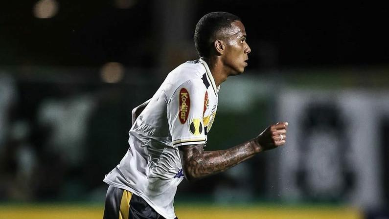 Perto de ter Ferraresi, Botafogo segue tentando zagueiro Dantas, do Novorizontino