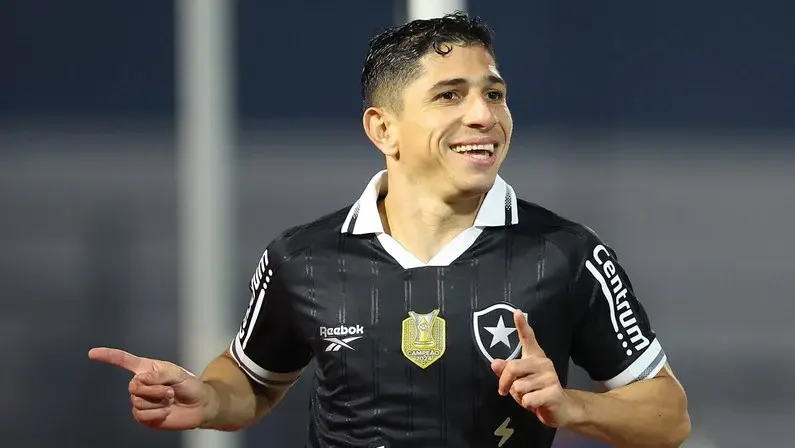 Mário Bittencourt, do Fluminense, faz outra investida por Savarino, do Botafogo, mas 'nova rusga desfaz trato', diz jornalista