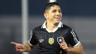Mário Bittencourt, do Fluminense, faz outra investida por Savarino, do Botafogo, mas 'nova rusga desfaz trato', diz jornalista Mário Bittencourt, do Fluminense, faz outra investida por Savarino, do Botafogo, mas 'nova rusga desfaz trato', diz jornalista