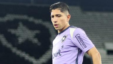 Bastidores: Savarino recusou proposta do Fluminense por identificação com o Botafogo e por não querer ir para rival Bastidores: Savarino recusou proposta do Fluminense por identificação com o Botafogo e por não querer ir para rival
