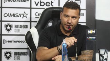Corinthians sonda Alessandro Brito do Botafogo após saída de Fabinho Soldado Corinthians sonda Alessandro Brito do Botafogo após saída de Fabinho Soldado