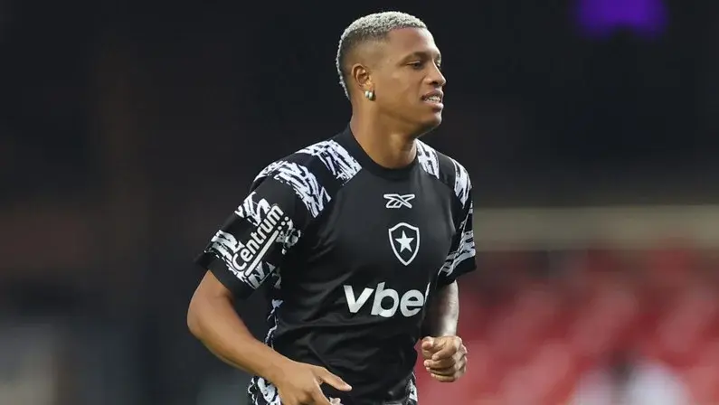 Fulham e Brighton fazem sondagem por Danilo, volante do Botafogo